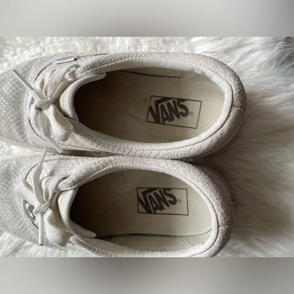 Vans - Picture 7 of 8